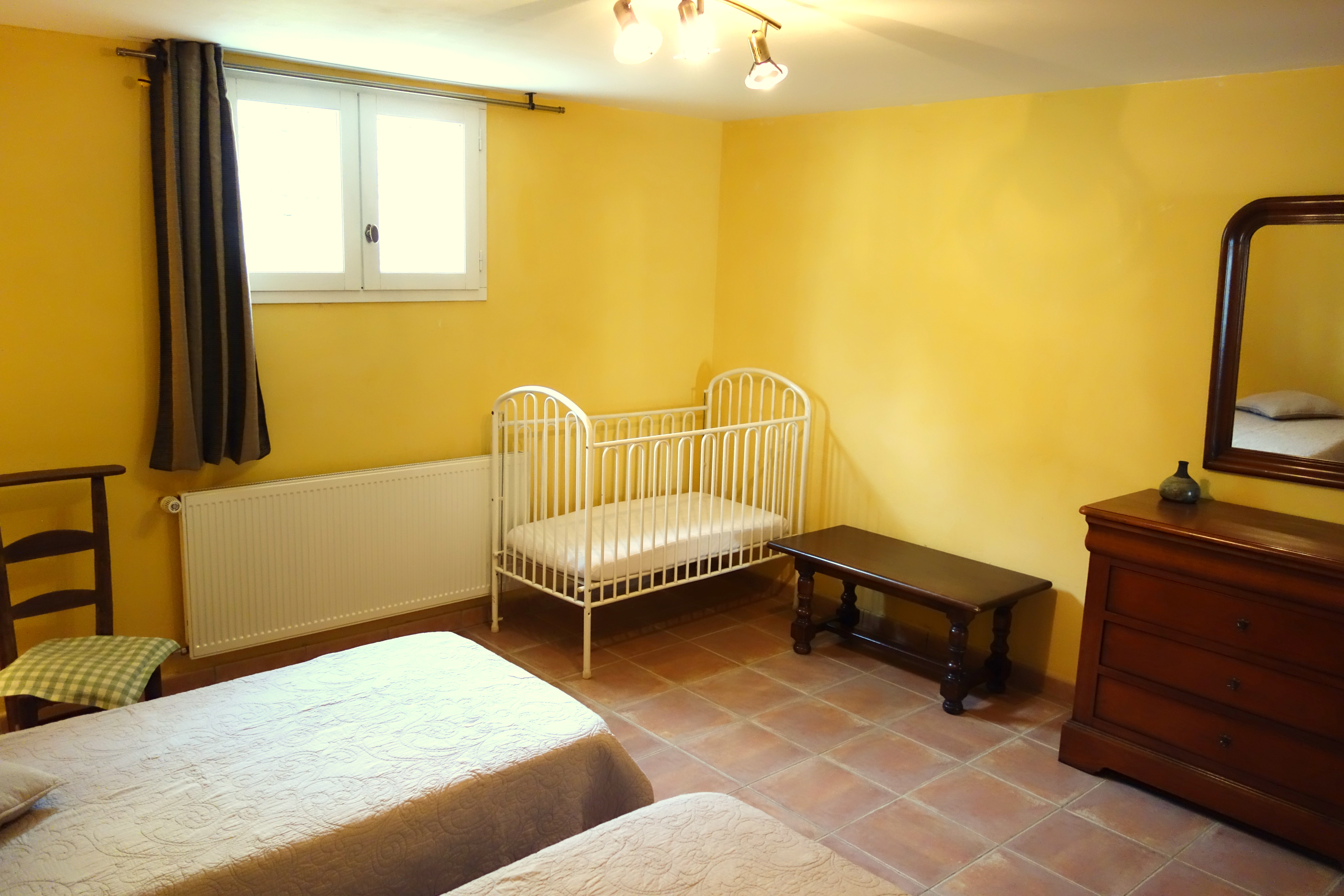 Zimmer 4 mit Babybett