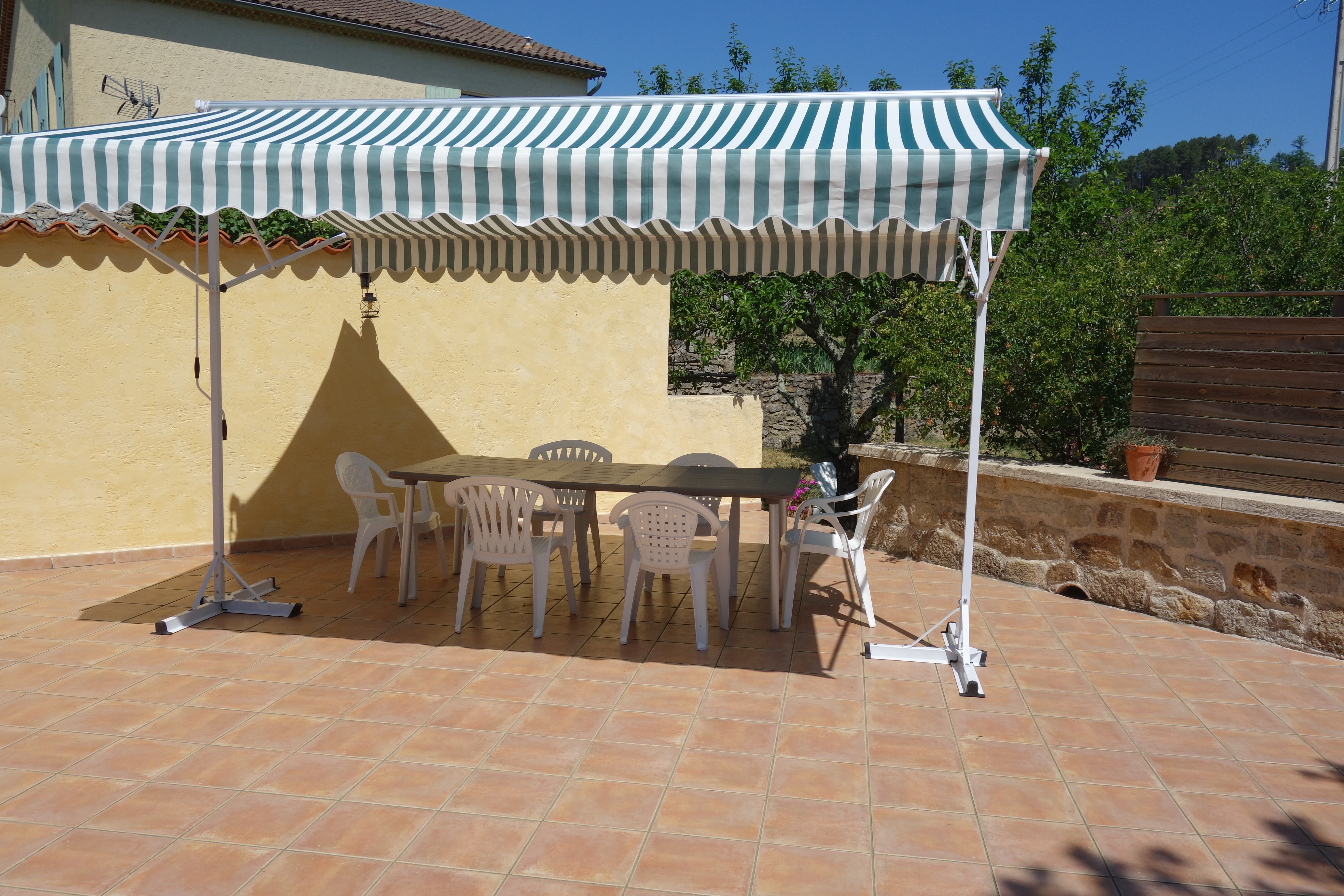 Terrasse mit Markise 2